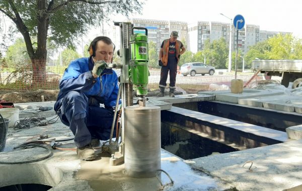 Бурение отверстий в плитах теплотрассы оказываем услуги