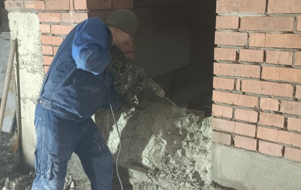Разрушение бетона и кирпича. Проемы в полу и стенах. оказываем услуги