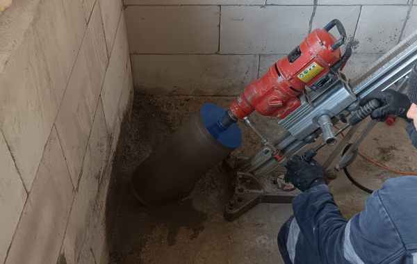Бурение отверстия d200 под углом 45 градусов оказываем услуги