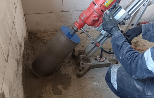 Алмазное бурение отверстий под углом в Калтане оказываем услуги