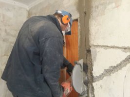 Алмазная резка проемов и перекрытий до 120-220 мм.