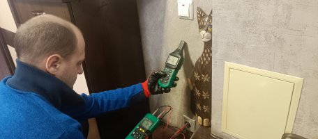 Поиск скрытой проводки в стенах, обнаружение КЗ или обрыва проводов стоимость - Междуреченск