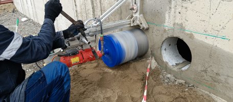 Алмазное бурение отверстий в стенах и полу стоимость - Промышленная